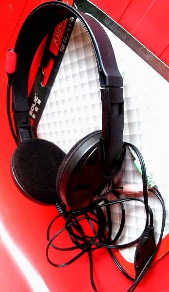 SOLIC HEADPHONE WITH MIC.      SOLIC HEADSET 4