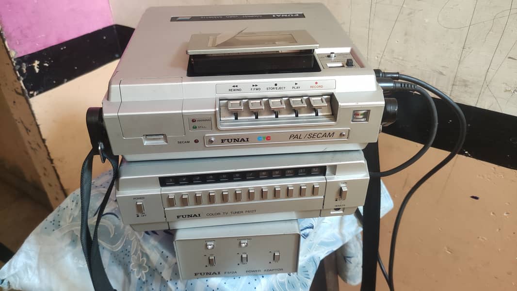 antique CVC compact video casset VCR old model three piece in working 11