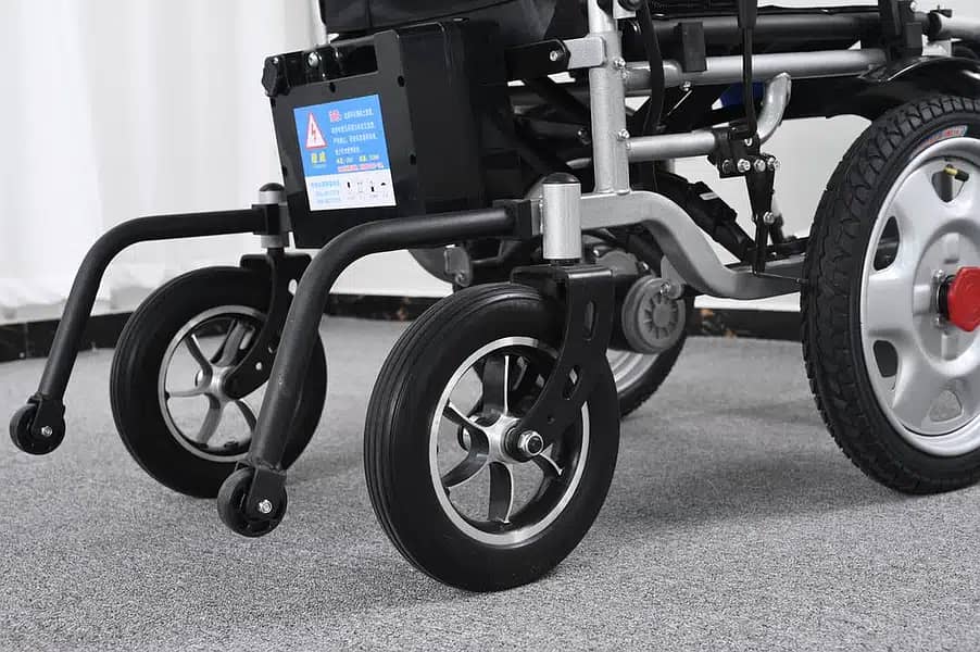 Electric wheelchair with Outdoor capabilities 90U 3