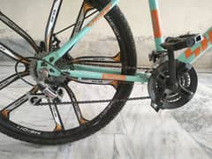 shamp ferozi color , alloy rims, disc brake 10/10. size is 26.