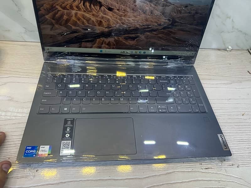 Lenovo Yoga 7i core i5 11th Gen - 8GB RAM - 256GB NVMe 3