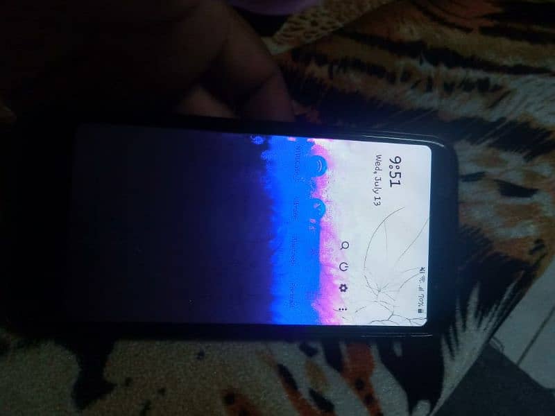 Samsung a6 plus phone with broken panel 3