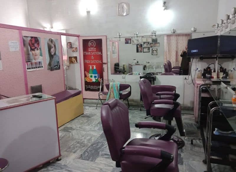 Saloon for sale 0