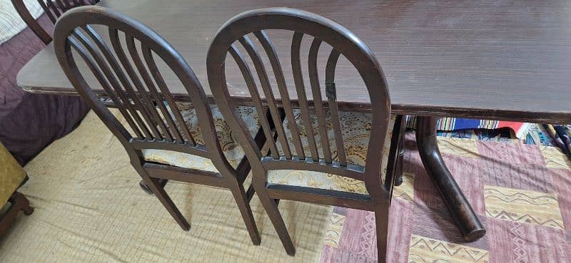 Dining table with six chairs 3