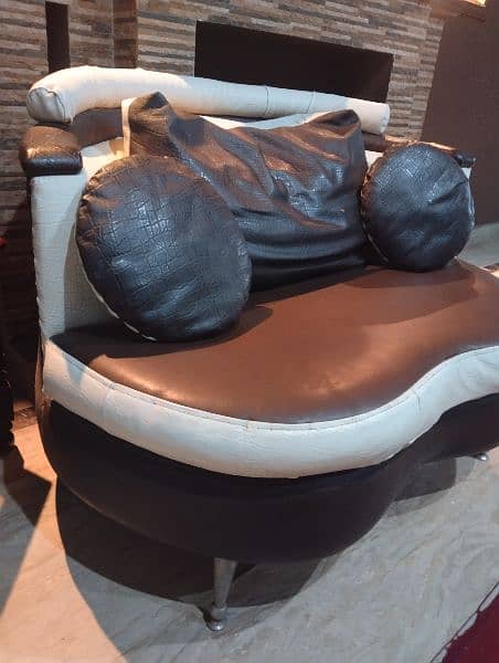 Leather sofa 0