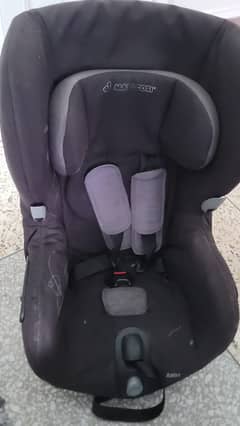 Maxi Cosi Axiss car seat for 0-4 years. 90 degree rotation