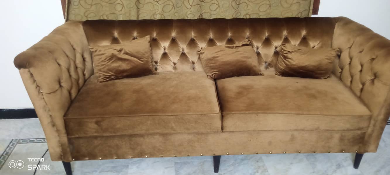 7 seater sofa 12 months used for urgent sale 6