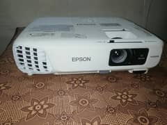 Projecter urgent sale