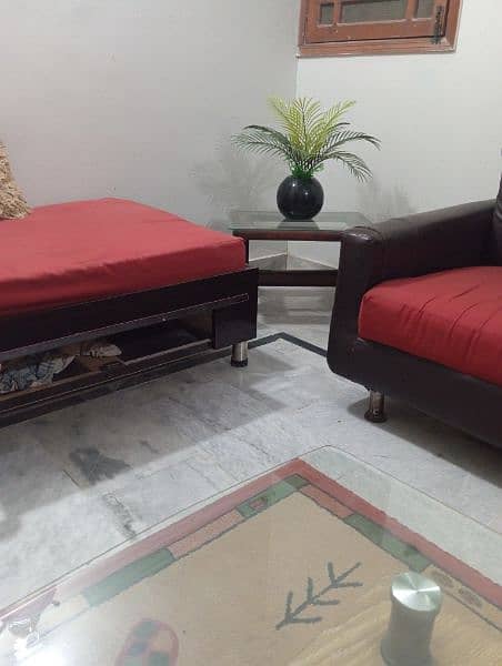 Beautiful 5 seater sofa set &sethi 3