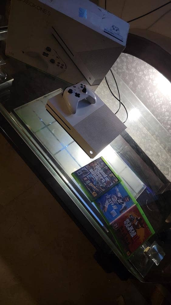 Xbox one s 1tb with 3 games 0