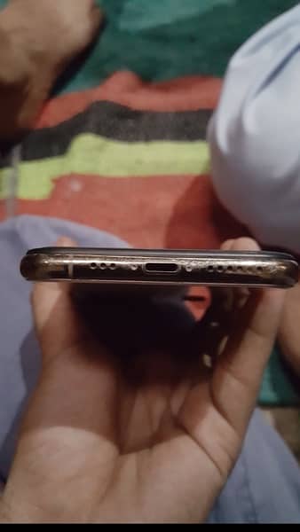 i phone xs gold colour Non PTA 5