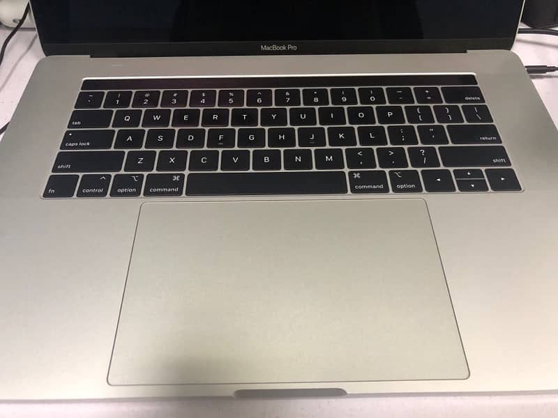 Macbook pro 2019 32gb ram core i7 512gb 4gb graphins card 0