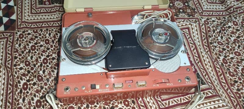 spool player reel to reel model no likha hua h awaz nai dy raha 3