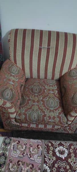 5 seater sofa in reasonably good condition 0