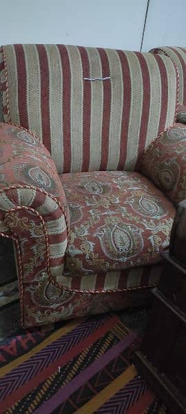 5 seater sofa in reasonably good condition 3