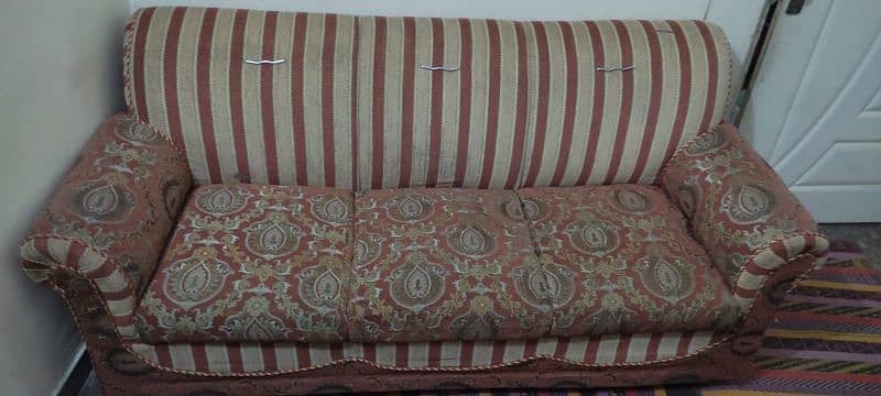 5 seater sofa in reasonably good condition 4