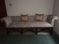 a three seater sofa settee