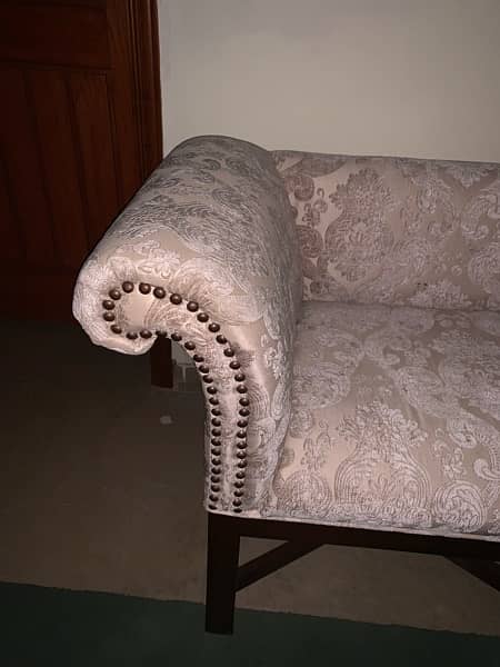 a three seater sofa settee 3