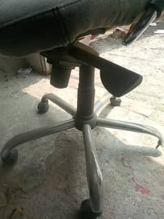 office chair available in reasonable price