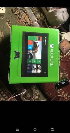 Xbox 1 with box , in clean conditions