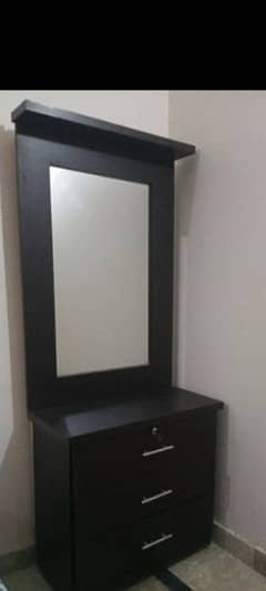 Dressing table brand new demand 9 thousand call 03333249606