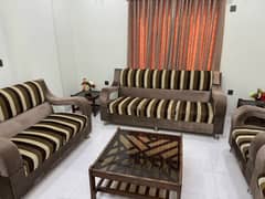 3 BED ROOM GUEST HOUSE PER DAY RENT 2 FLATS IN SOLDIER BAZAR 0