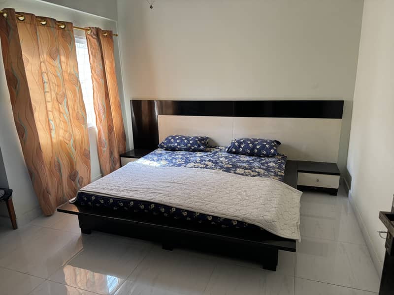 3 BED ROOM GUEST HOUSE PER DAY RENT 2 FLATS IN SOLDIER BAZAR 7