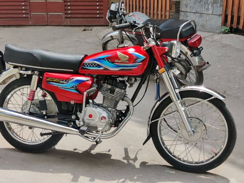 2021 model 125 almost new 2