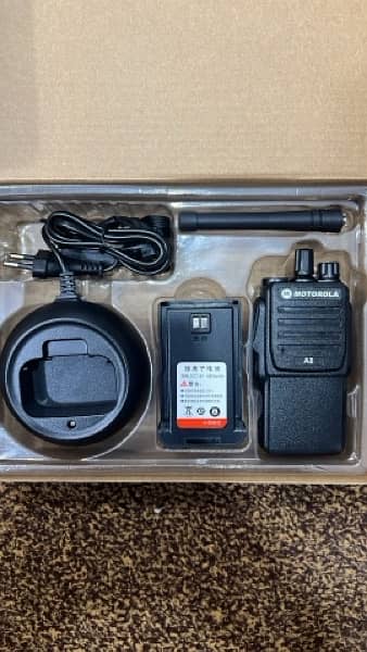 Motorola Walkie talkie  / kenwood Walkie Talkie / icom walkie talkie 4