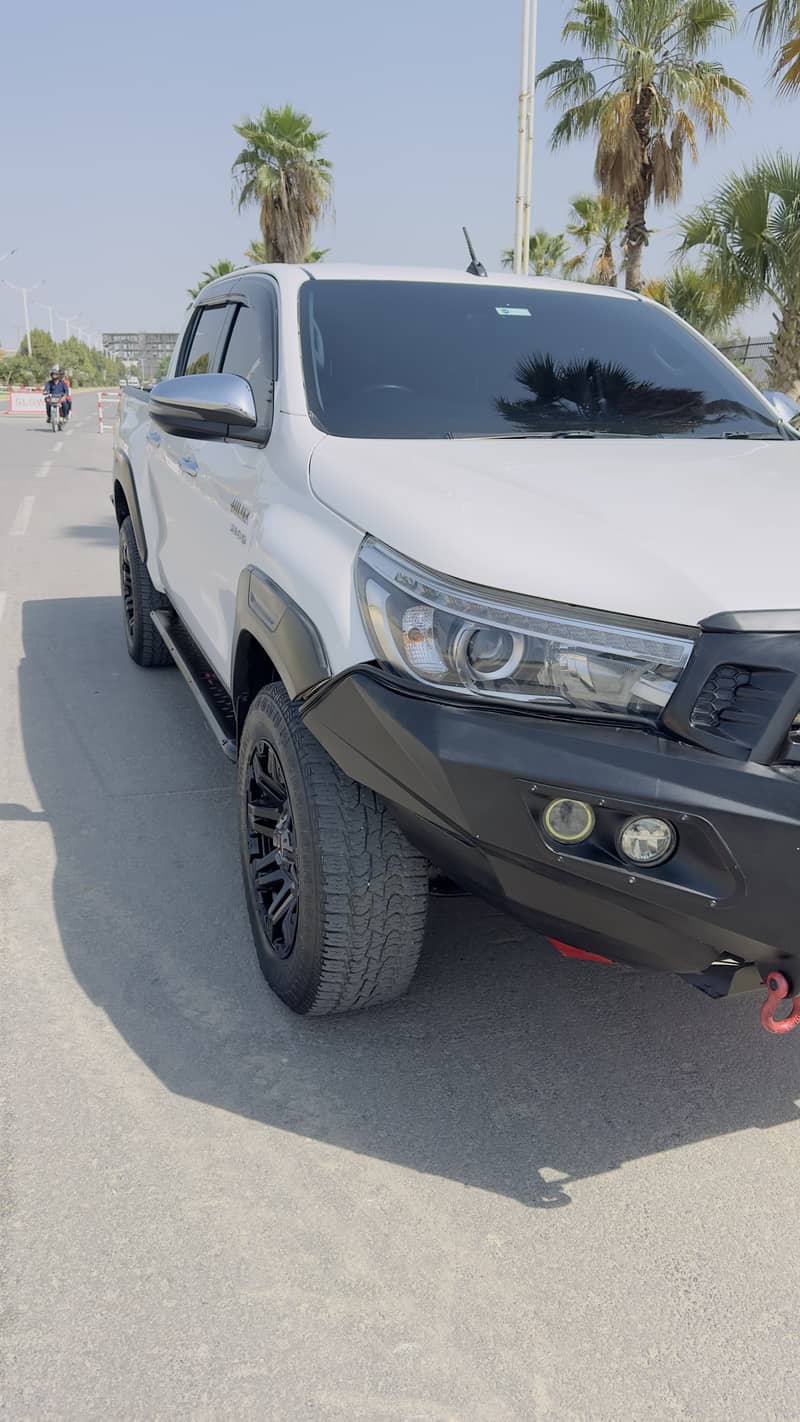 Toyota Hilux Revo V Automatic 2.8 2019 2