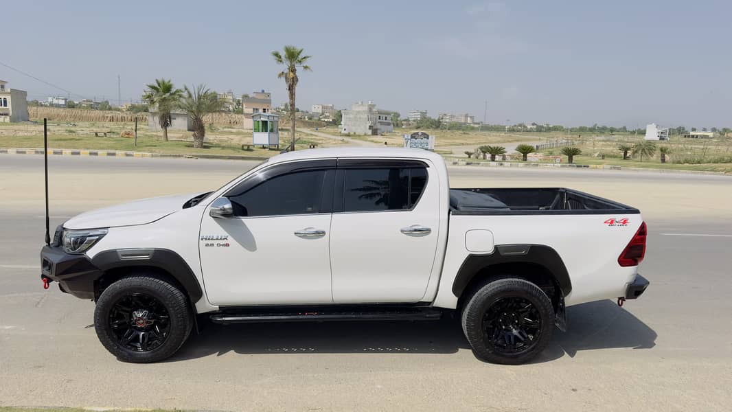 Toyota Hilux Revo V Automatic 2.8 2019 7