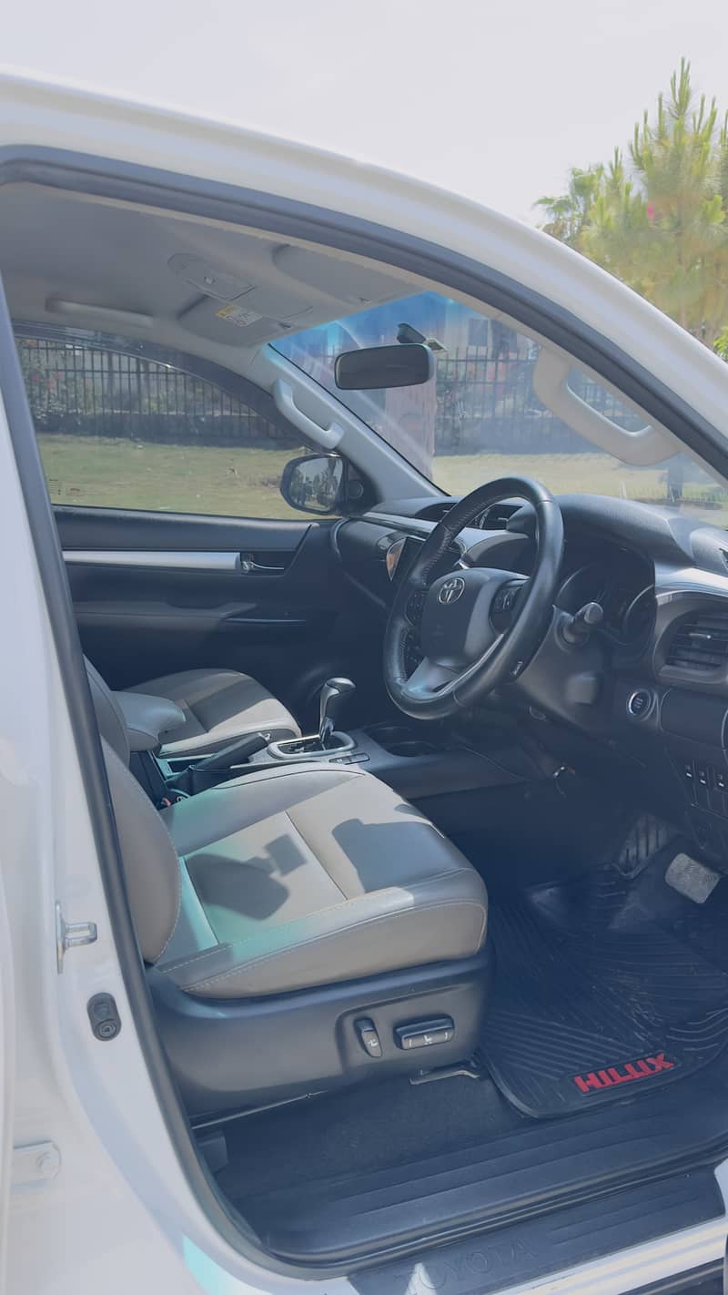 Toyota Hilux Revo V Automatic 2.8 2019 10