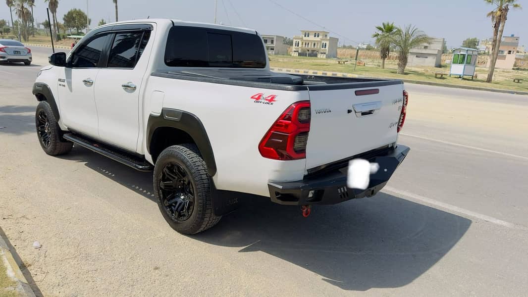 Toyota Hilux Revo V Automatic 2.8 2019 14