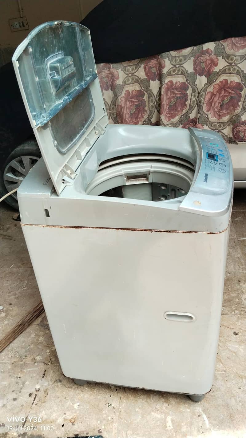 LG Fuzzi logic washing machine 8.5 kg fully loaded 4