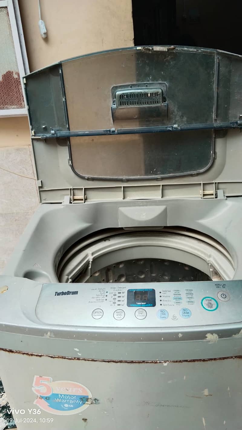 LG Fuzzi logic washing machine 8.5 kg fully loaded 5