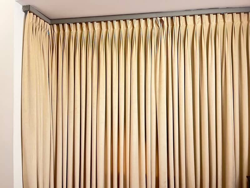 4 set of self print silk curtains with linig 0