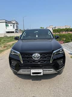 Toyota Fortuner V 2021