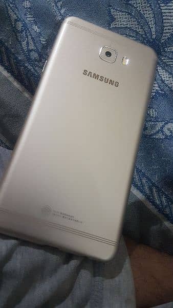 Samsung's Galaxy C7 PRO 4