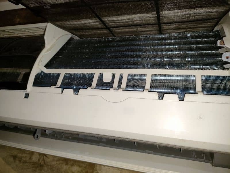 Daikin DC inverter 1 ton heat and cool 3.5amp consumption 5