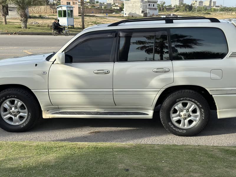 Toyota Land Cruiser VX Limited 1999 5