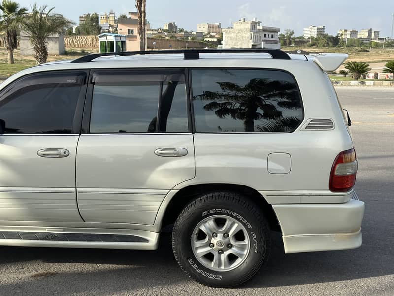 Toyota Land Cruiser VX Limited 1999 7