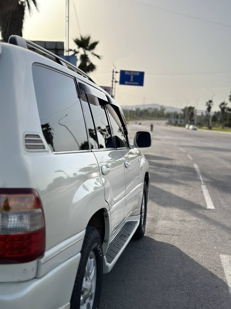 Toyota Land Cruiser VX Limited 1999 8