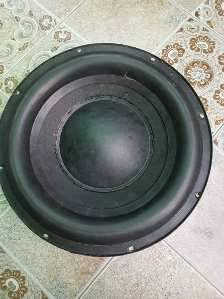 Basstube Subwoofer 1500w peak 4