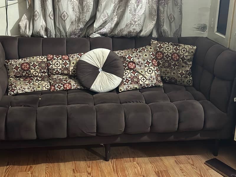 Brand new sofa only one month used urgent sale because of shifting 0