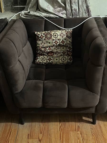 Brand new sofa only one month used urgent sale because of shifting 3