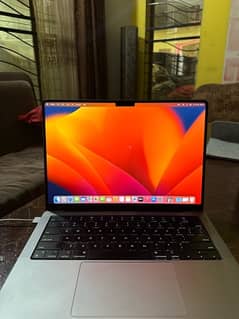 Macbook Pro M2 14 inches space grey 32 GB memory with apple care