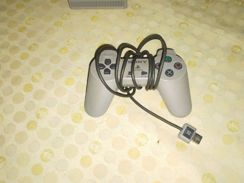 PLAYSTATION CLASSIC WITH 20 GAMES WITH WARRANTY 6