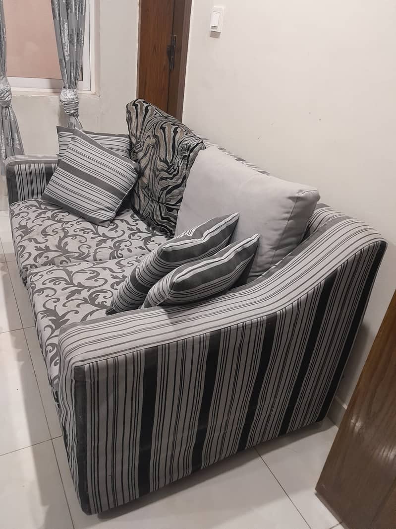 7 seater Sofa For Sale. 0