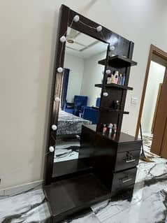 Dressing table with vanity lights