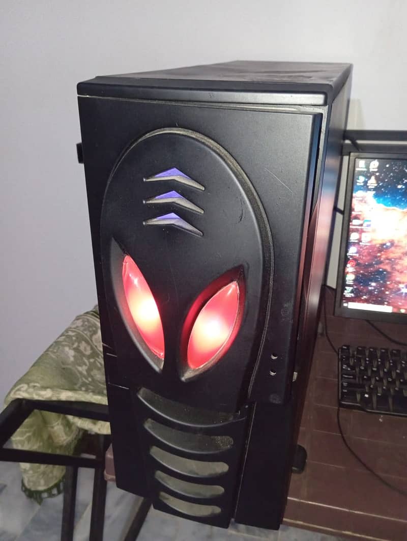 Gaming PC with Core i5 4th 8 GB Ram 256 SSD without graphic card 0